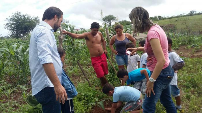 Secretaria de Agricultura de Queimadas distribui mudas nativas na zona rural do município