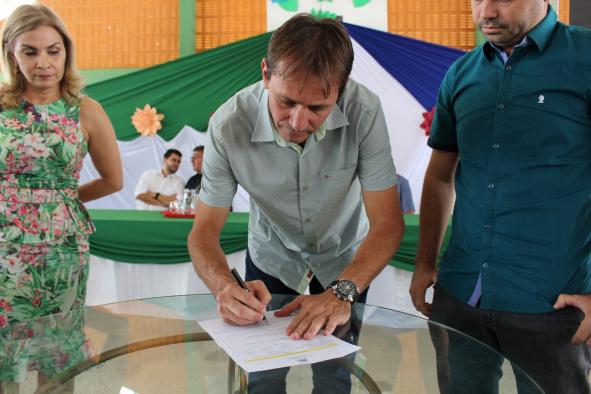 Desafiando a crise, prefeito Carlinhos de Tião lança pacote de obras de mais de R$ 4 milhões e anuncia mais R$ 6 milhões em obras para Queimadas