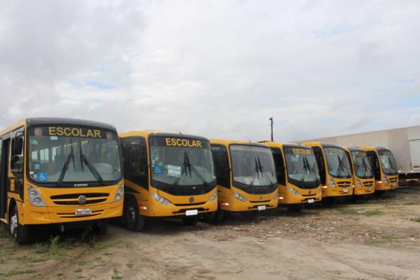 Veículos do transporte escolar de Queimadas passam por vistoria no Detran
