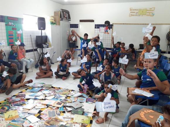 Implantação do Projeto Baú da Leitura completa três anos de sucesso na Escola Leonildo Maciel