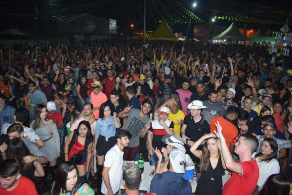 Mistura de estilos e recorde de público marcam o sucesso dos festejos juninos de Queimadas deste ano