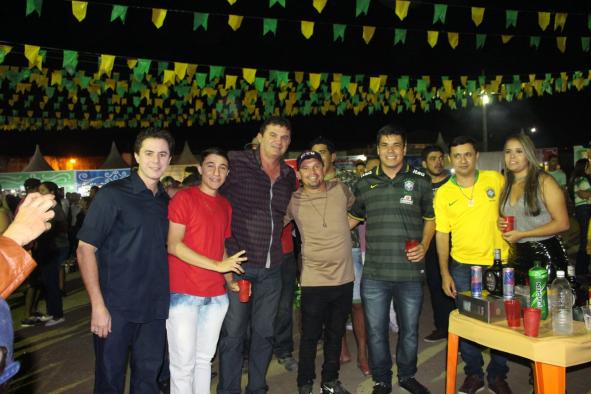 Veneziano e Doda prestigiam festejos juninos em Queimadas