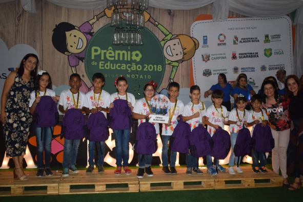 390 alunos da rede pública municipal de ensino de Queimadas recebem prêmio Aluno Nota 10