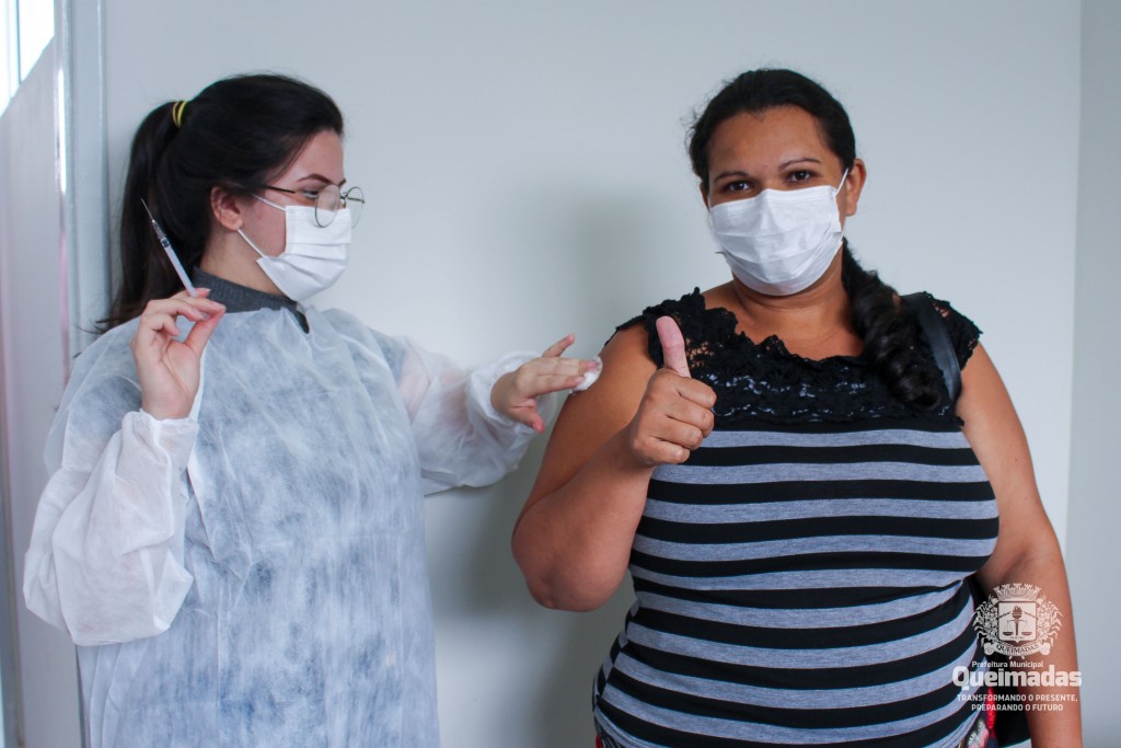 Vacinação: gestantes e puérperas com comorbidades recebem a primeira dose da vacina Pfizer