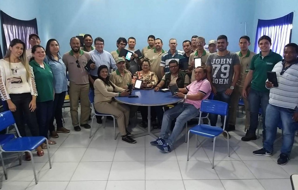 Ampliação do sistema informatizado: Prefeitura entrega tablets para agentes de combate a endemias