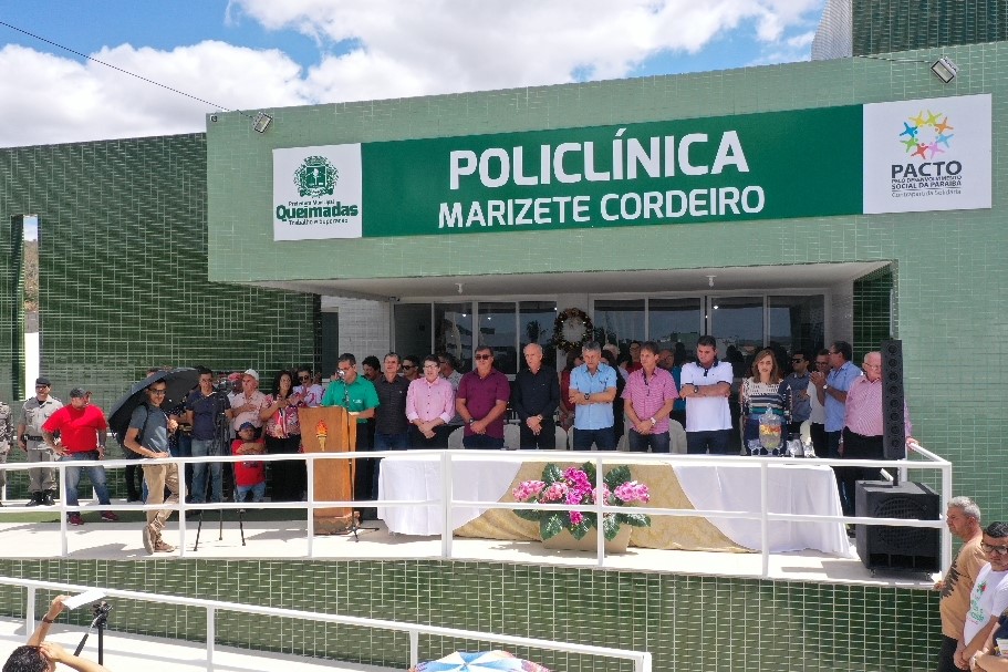 Nos 58 anos de Queimadas, prefeito entrega nova policlínica e anuncia instalação de uma companhia de Polícia Militar