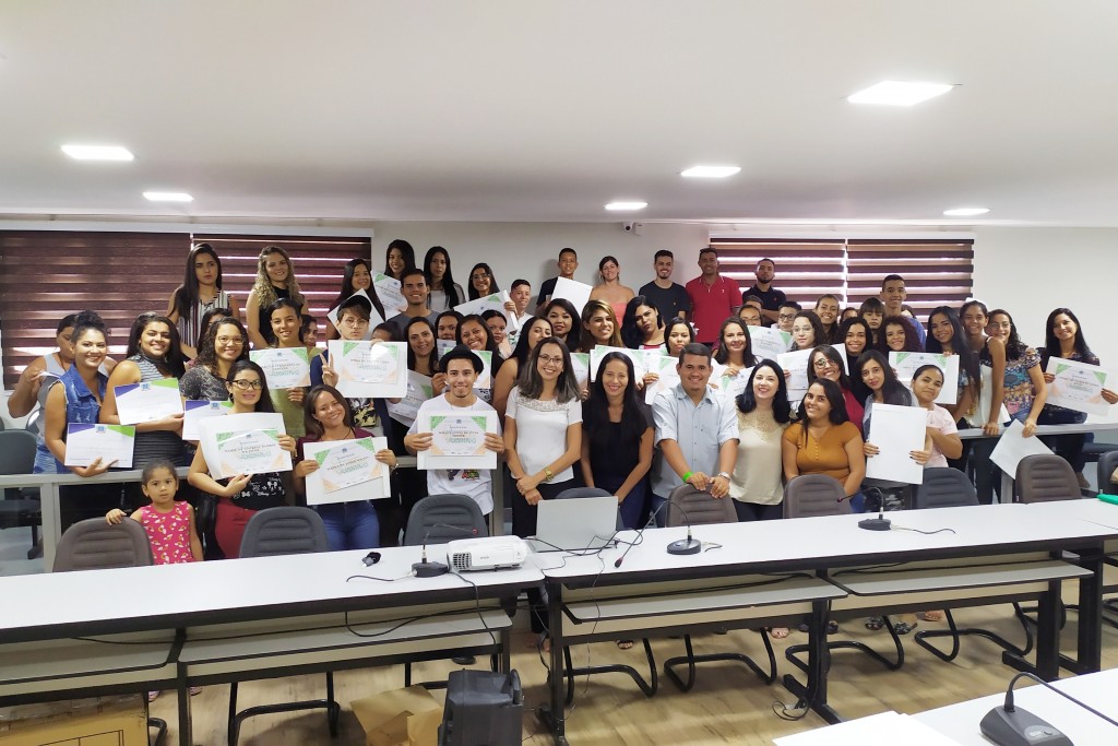 Prefeitura entrega certificados dos alunos da primeira turma do Projeto Qualifica