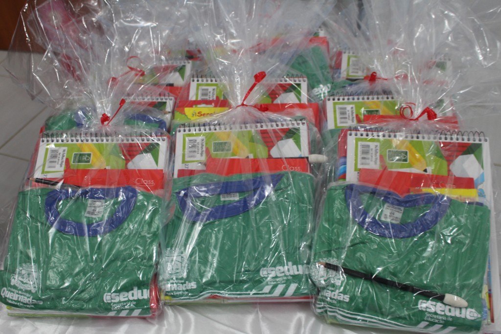 Alunos da rede municipal de ensino receberão kit escolar e novo fardamento na primeira semana de aula