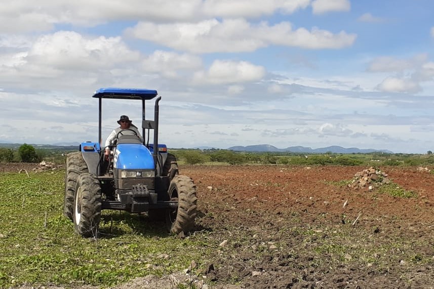 Prefeitura inicia corte de terras para agricultores do município