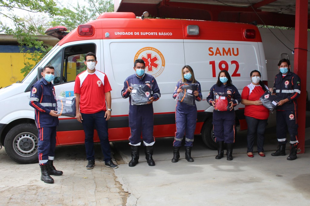 Prefeitura entrega novos uniformes para a equipe do SAMU