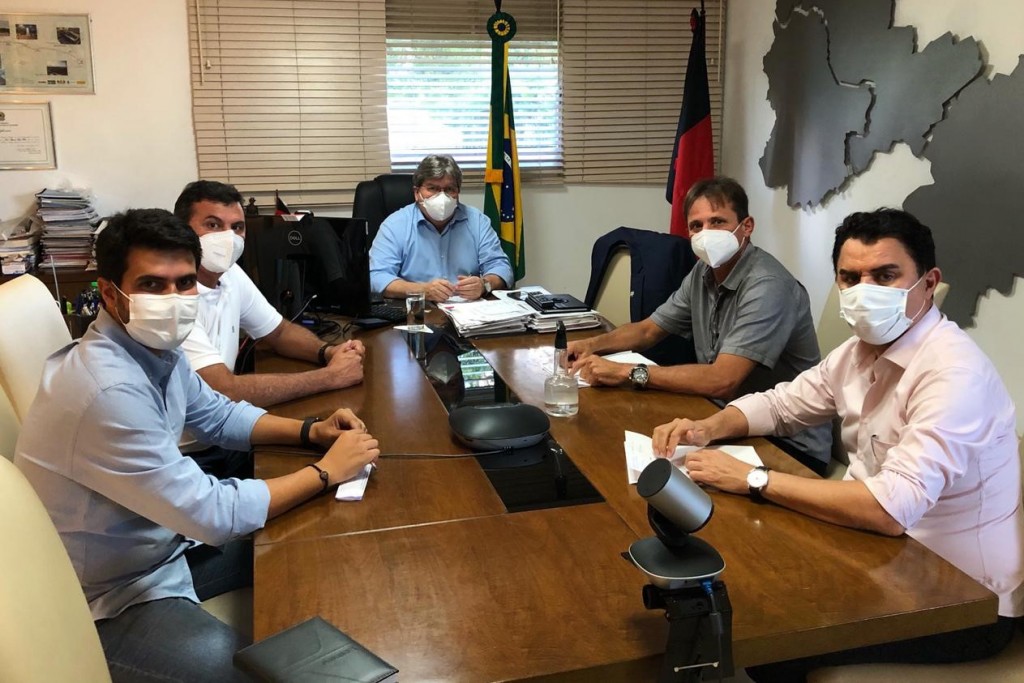 Prefeito Carlinhos de Tião participa de reunião com o governador João Azevêdo