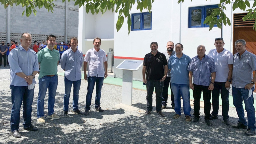 Fábrica de colchões se instala no bairro do Ligeiro e prefeito Carlinhos de Tião prestigia a inauguração