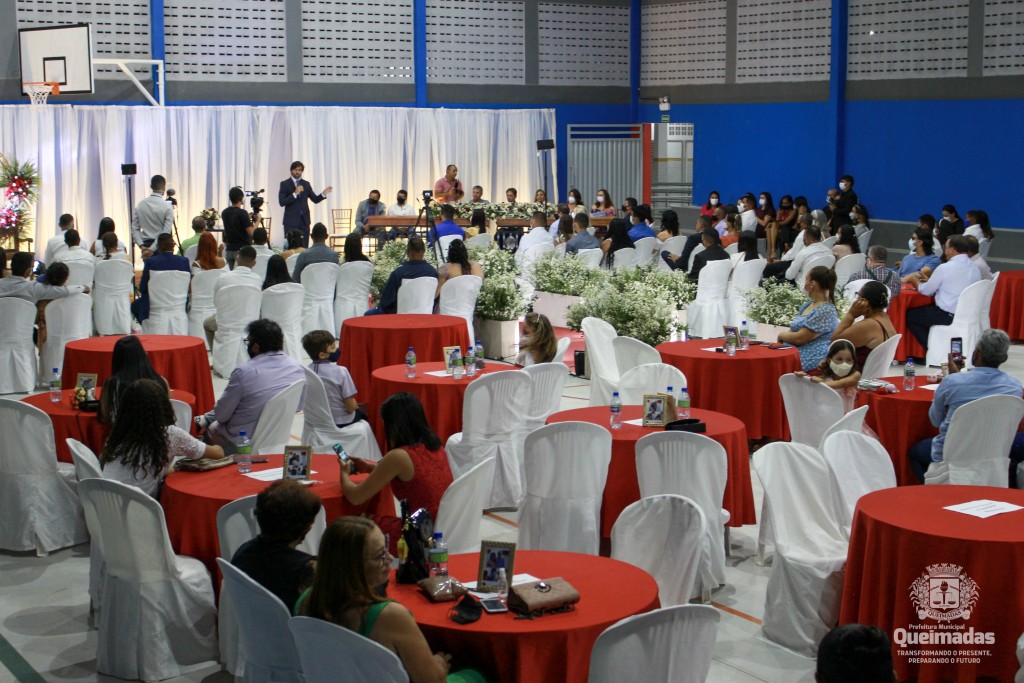 Em mais uma edição do Casamento Coletivo, Prefeitura de Queimadas contemplou 29 casais do bairro Ligeiro e região