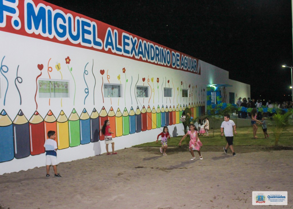 Prefeitura de Queimadas inaugura a nova escola municipal do sítio Pedra do Sino